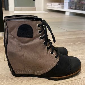Sorel two tone wedge size 8